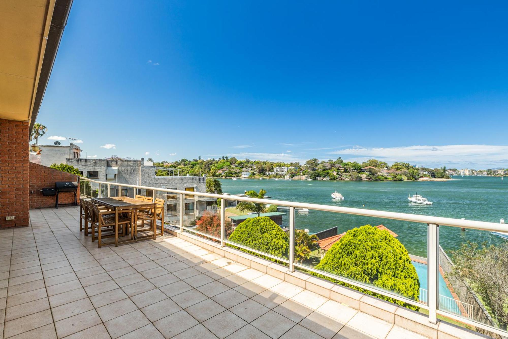 Stunning Waterfront Townhouse With Shared Swimpool, Harbour View And Free P Casa vacanze