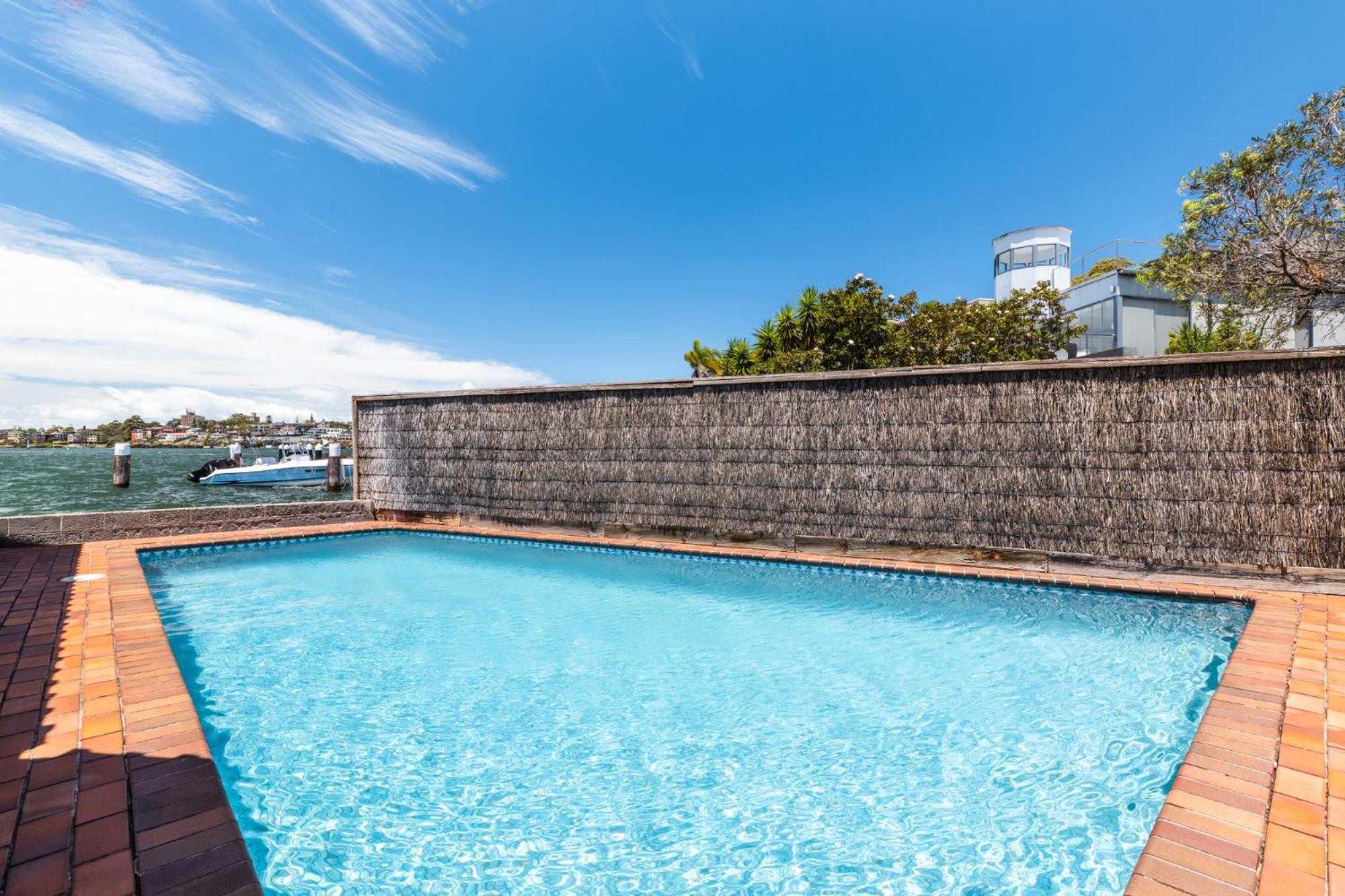 Stunning Waterfront Townhouse With Shared Swimpool, Harbour View And Free P Casa vacanze